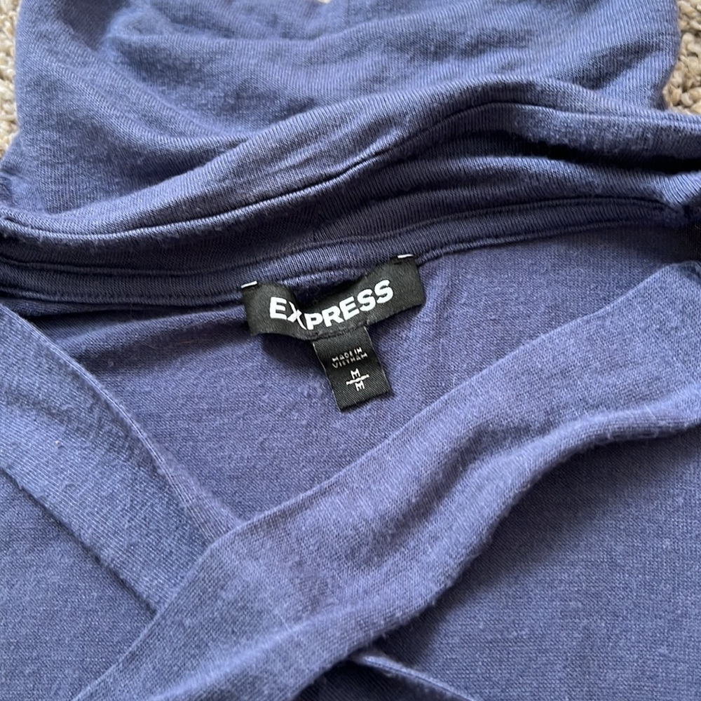Express Cutout Top - Picture 6 of 8